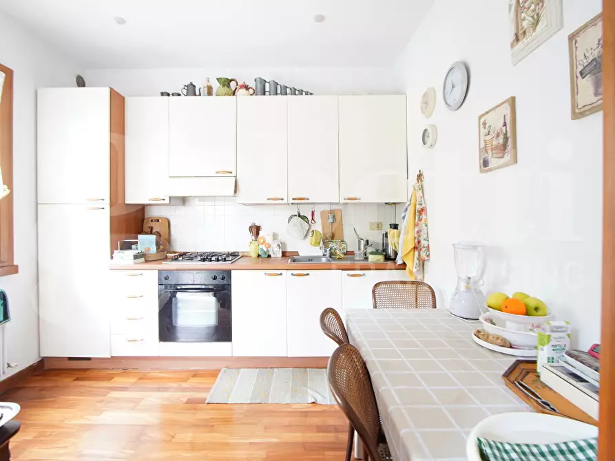 Immagine 11 di Appartamento in vendita  in Viale Garibaldi, . a Venezia