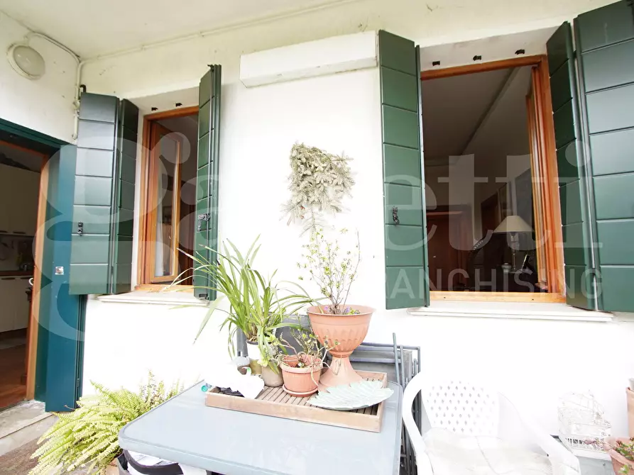 Immagine 16 di Appartamento in vendita  in Viale Garibaldi, . a Venezia
