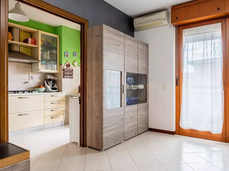 Immagine 3 di Appartamento in vendita  in Via Pia Nalli a Roma