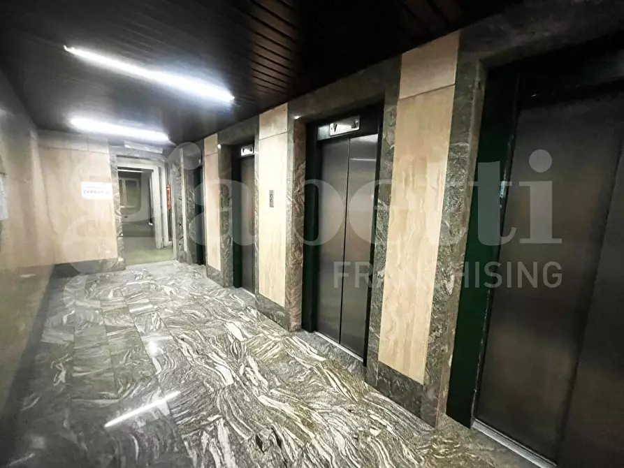 Immagine 2 di Ufficio in vendita  in Via Giovanni Porzio a Napoli