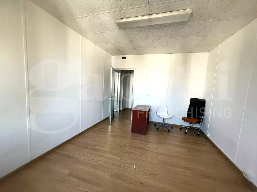 Immagine 7 di Ufficio in vendita  in Via Giovanni Porzio a Napoli