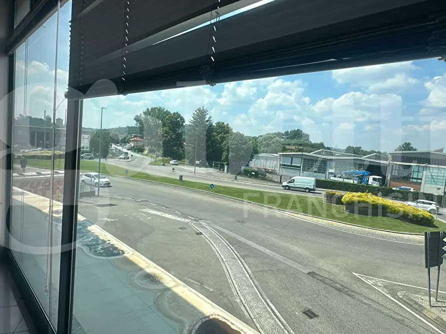 Immagine 26 di Negozio in vendita  in Via vallassina, snc a Erba