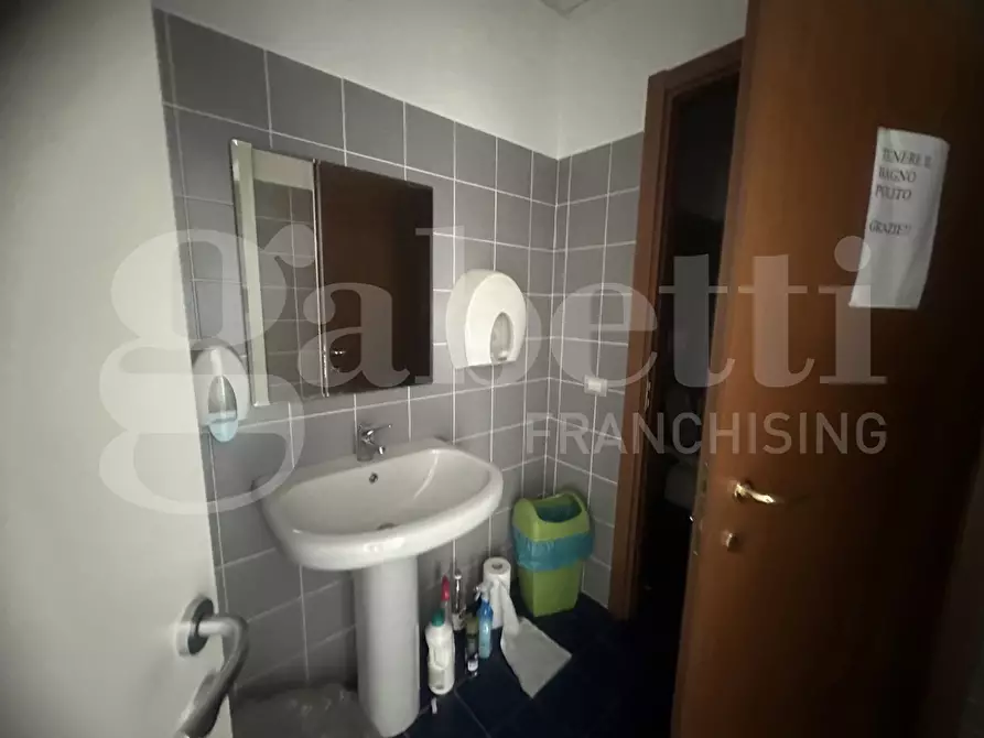 Immagine 13 di Negozio in vendita  in Via vallassina, snc a Erba