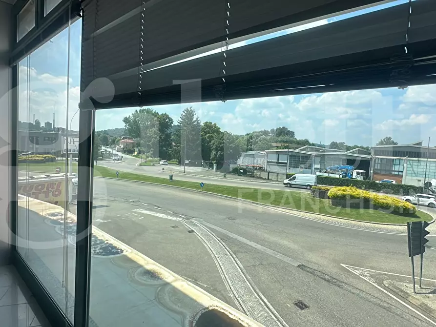 Immagine 25 di Negozio in vendita  in Via vallassina, snc a Erba