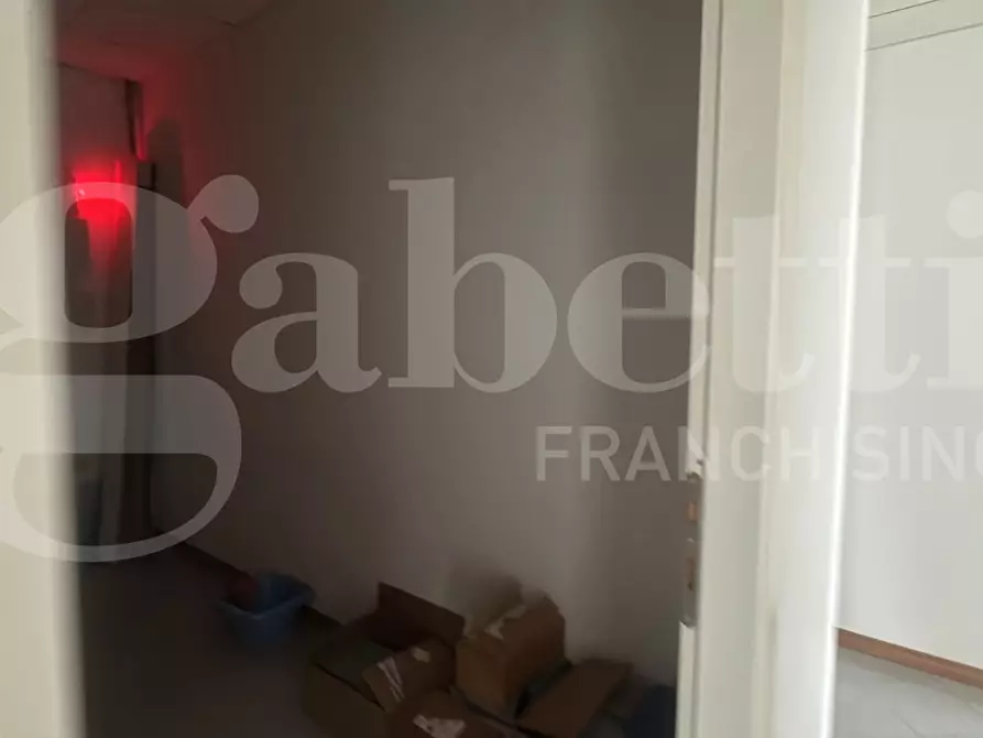 Immagine 23 di Negozio in vendita  in Via vallassina, snc a Erba