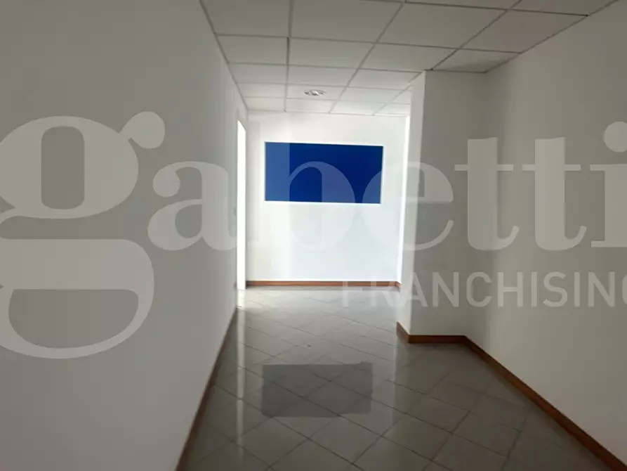 Immagine 20 di Negozio in vendita  in Via vallassina, snc a Erba