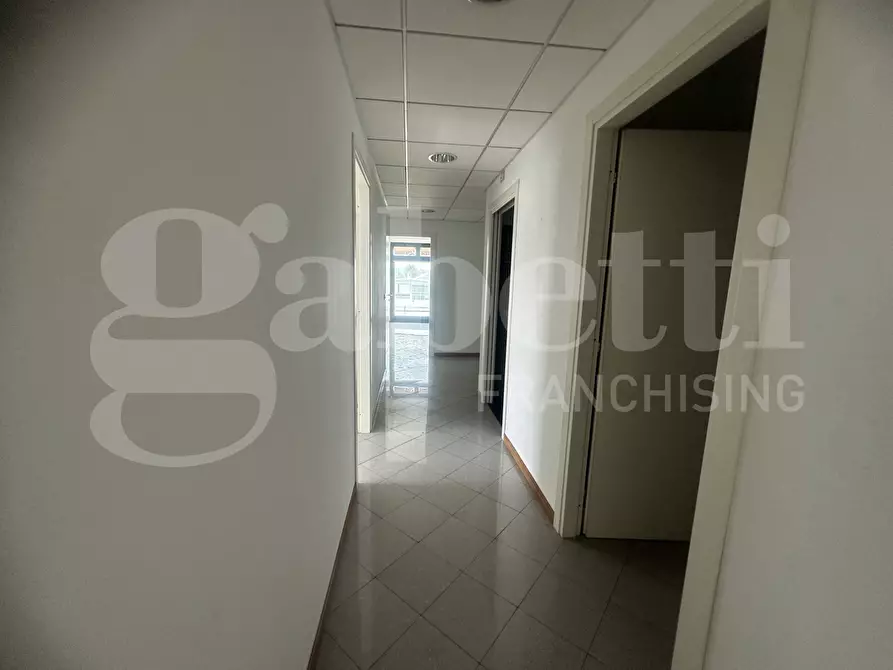 Immagine 17 di Negozio in vendita  in Via vallassina, snc a Erba