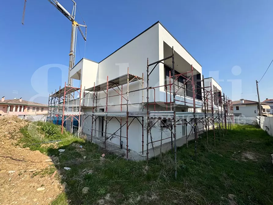 Immagine 1 di Casa bifamiliare in vendita  in Via CAMPOLONGO, SNC a Castelfranco Veneto