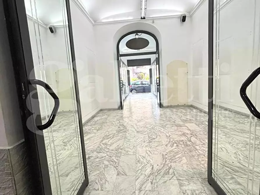 Immagine 5 di Negozio in vendita  in Via bernardo tanucci a Napoli