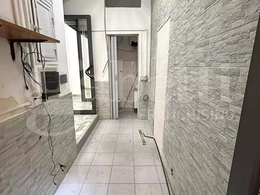 Immagine 7 di Negozio in vendita  in Via bernardo tanucci a Napoli