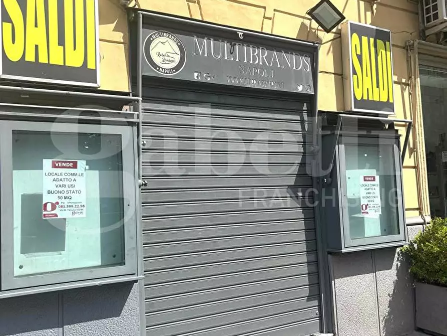 Immagine 10 di Negozio in vendita  in Via bernardo tanucci a Napoli