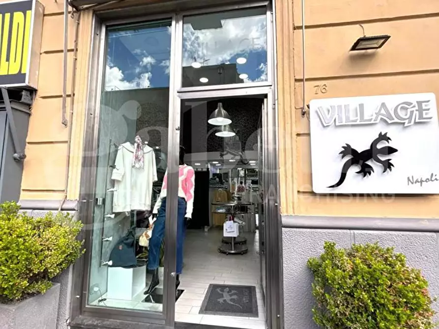 Immagine 1 di Negozio in vendita  in Via bernardo tanucci a Napoli