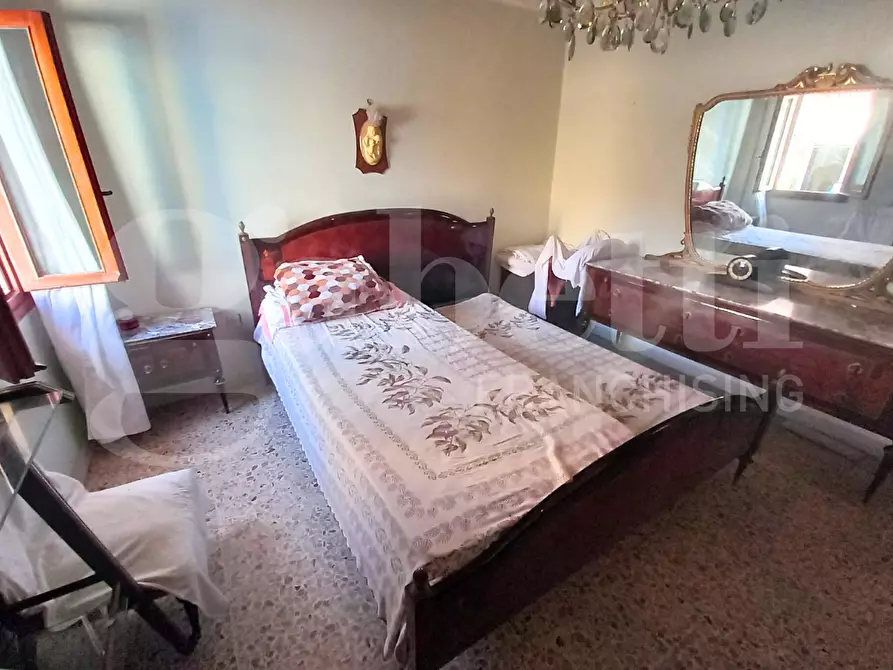 Immagine 9 di Casa indipendente in vendita  in Via CHIOGGIA - FONDAMENTA CANAL LOMBARDO a Chioggia