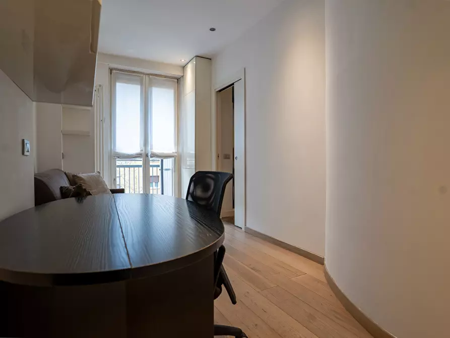 Immagine 9 di Appartamento in vendita  in Piazza IRNERIO a Milano