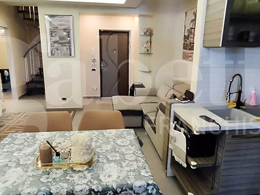 Immagine 4 di Appartamento in vendita  in Via torino a Napoli