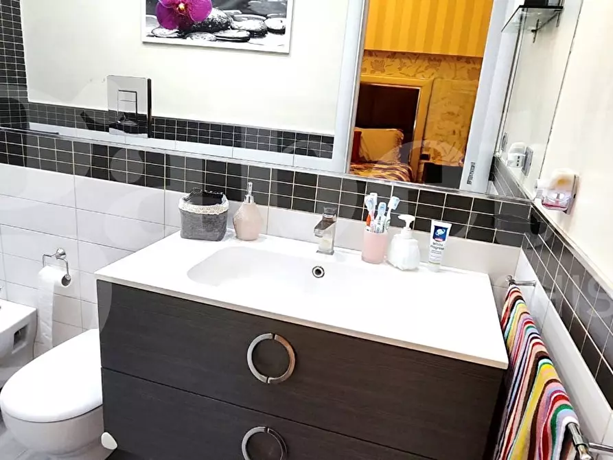 Immagine 13 di Appartamento in vendita  in Via torino a Napoli