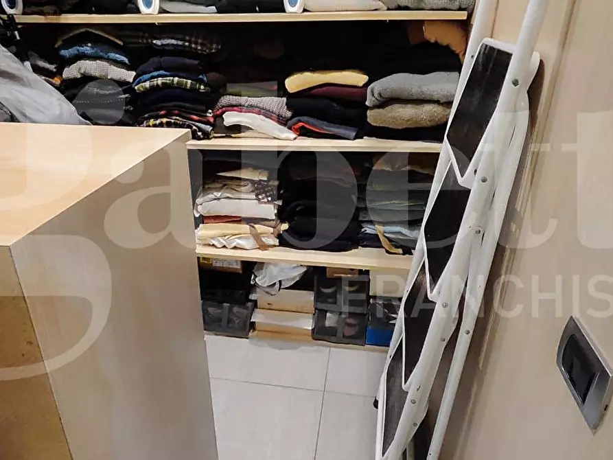 Immagine 12 di Appartamento in vendita  in Via torino a Napoli