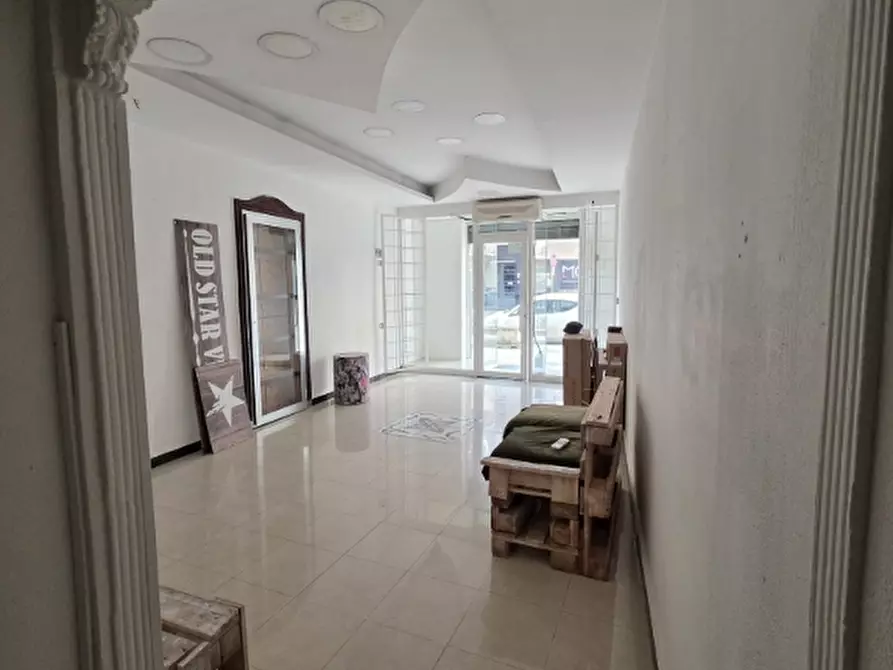 Immagine 21 di Negozio in affitto  in Via Roma, 7 a Volla