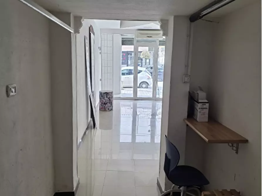 Immagine 16 di Negozio in affitto  in Via Roma, 7 a Volla