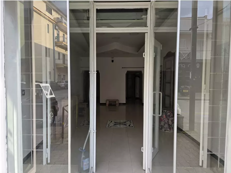 Immagine 2 di Negozio in affitto  in Via Roma, 7 a Volla