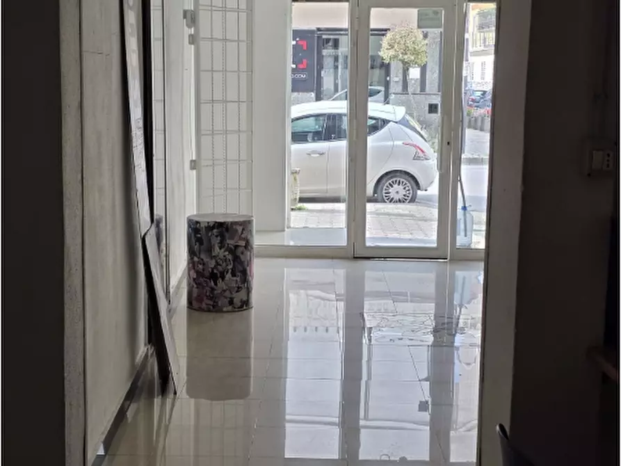 Immagine 11 di Negozio in affitto  in Via Roma, 7 a Volla