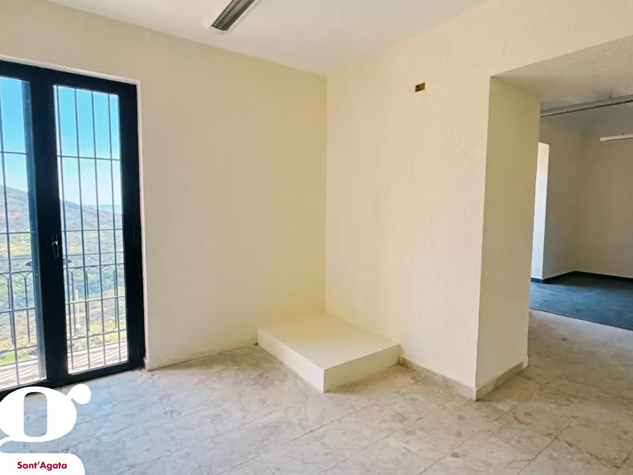 Immagine 4 di Attività commerciale in affitto  in Via ROMA, 6 a Caronia