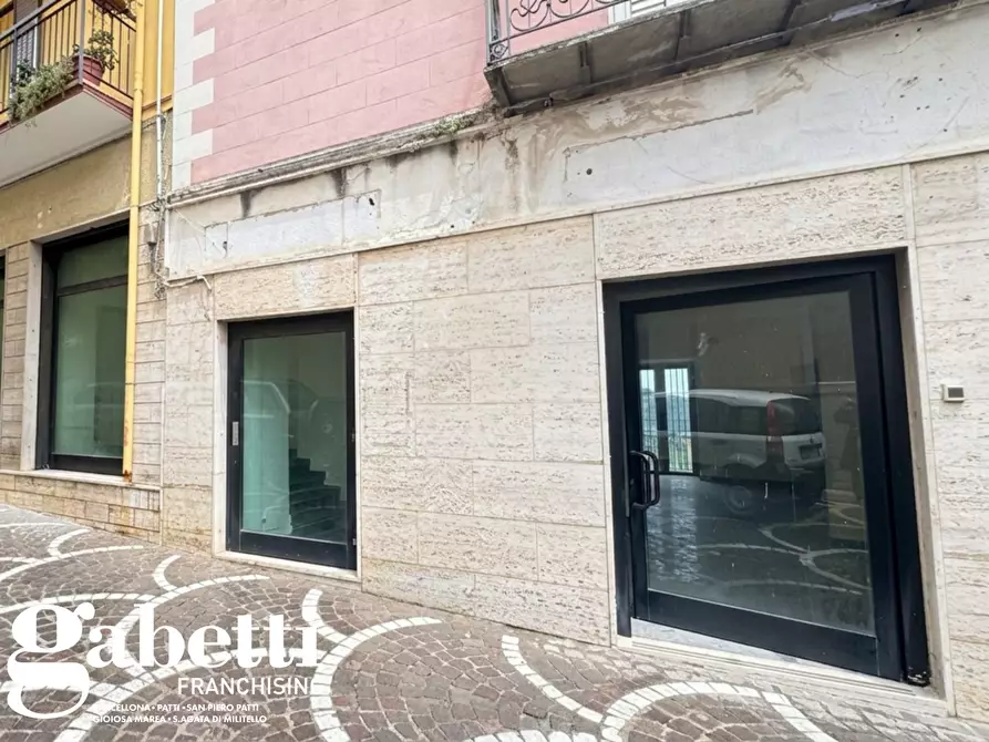 Immagine 1 di Attività commerciale in affitto  in Via ROMA, 6 a Caronia