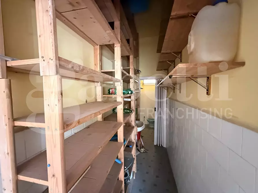 Immagine 6 di Negozio in affitto  in Via Vincenzo Renieri, 24 a Roma