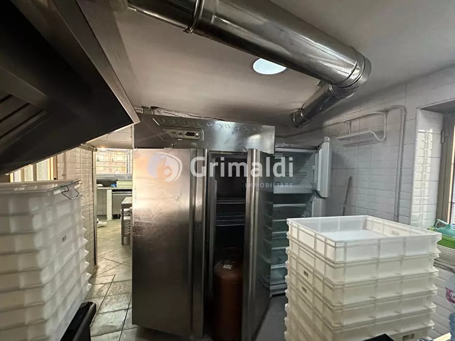 Immagine 5 di Negozio in vendita  in Corso Della Resistenza, 115 a Acerra