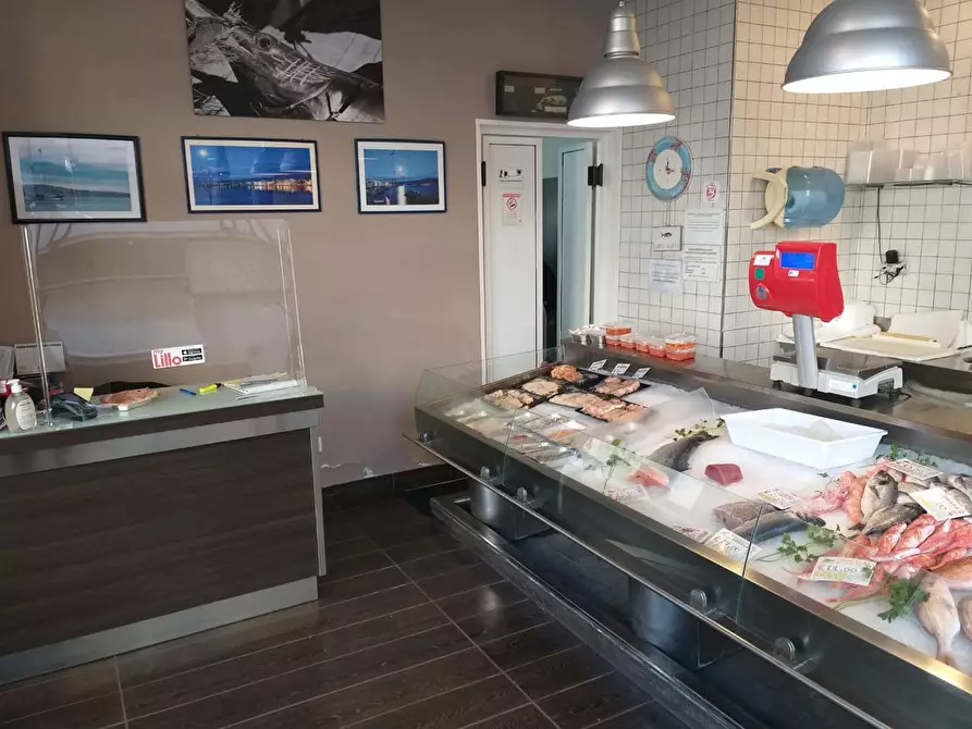 Immagine 3 di Negozio in vendita  in Via Nino Bixio, 131 a Messina