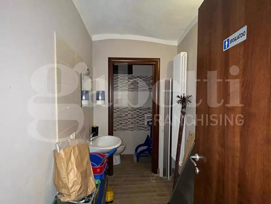 Immagine 11 di Negozio in vendita  in Via Emilia a San Lazzaro Di Savena