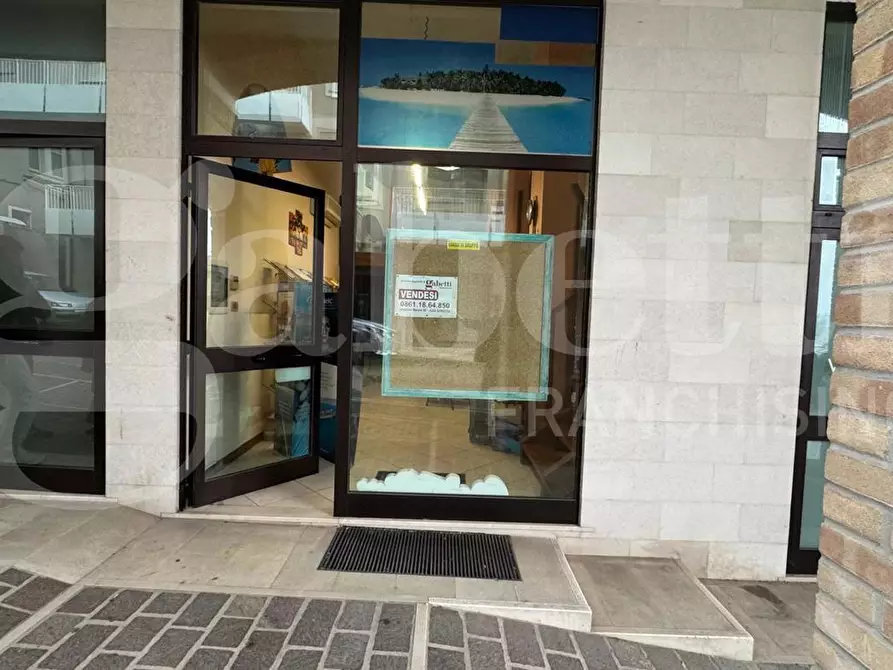 Immagine 8 di Negozio in vendita  in Via Nicola Pompizii, 44 a Mosciano Sant'angelo