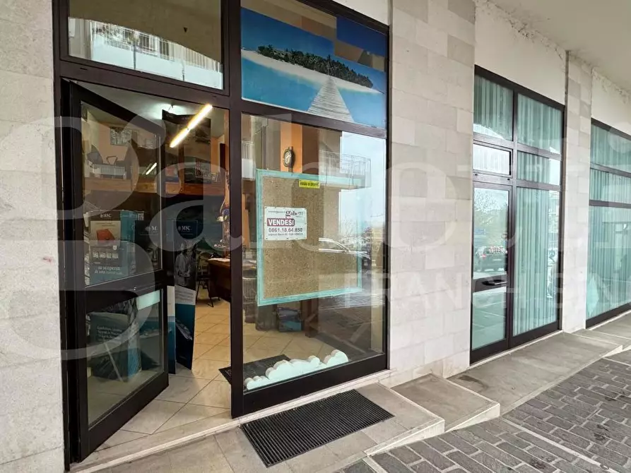 Immagine 9 di Negozio in vendita  in Via Nicola Pompizii, 44 a Mosciano Sant'angelo