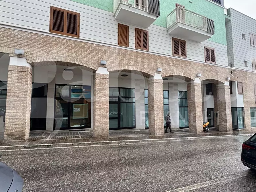 Immagine 1 di Negozio in vendita  in Via Nicola Pompizii, 44 a Mosciano Sant'angelo