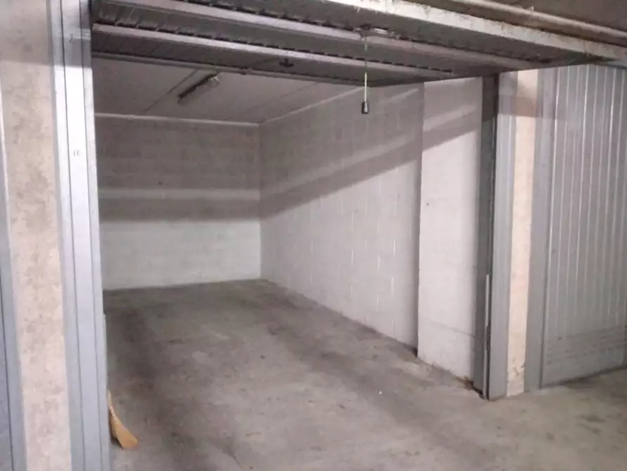 Immagine 5 di Box auto in vendita  in Via DANTE, 92 a Cinisello Balsamo