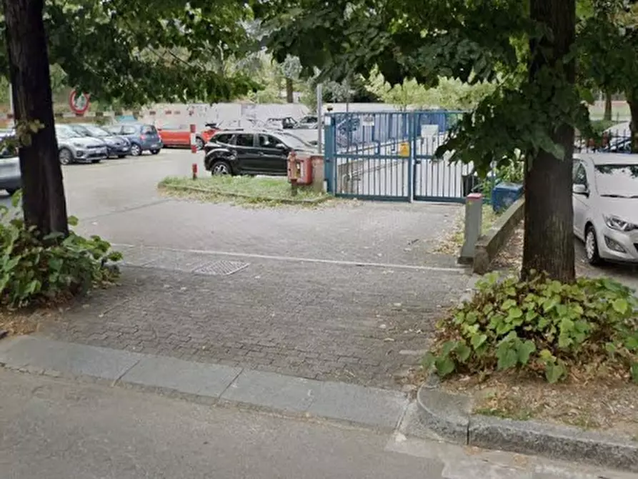 Immagine 2 di Box auto in vendita  in Via DANTE, 92 a Cinisello Balsamo