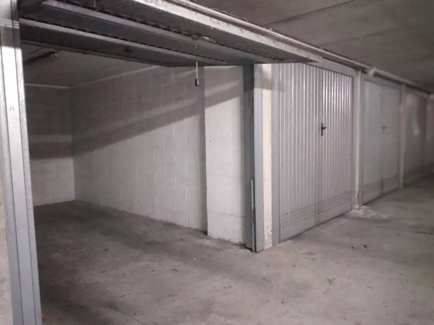 Immagine 4 di Box auto in vendita  in Via DANTE, 92 a Cinisello Balsamo