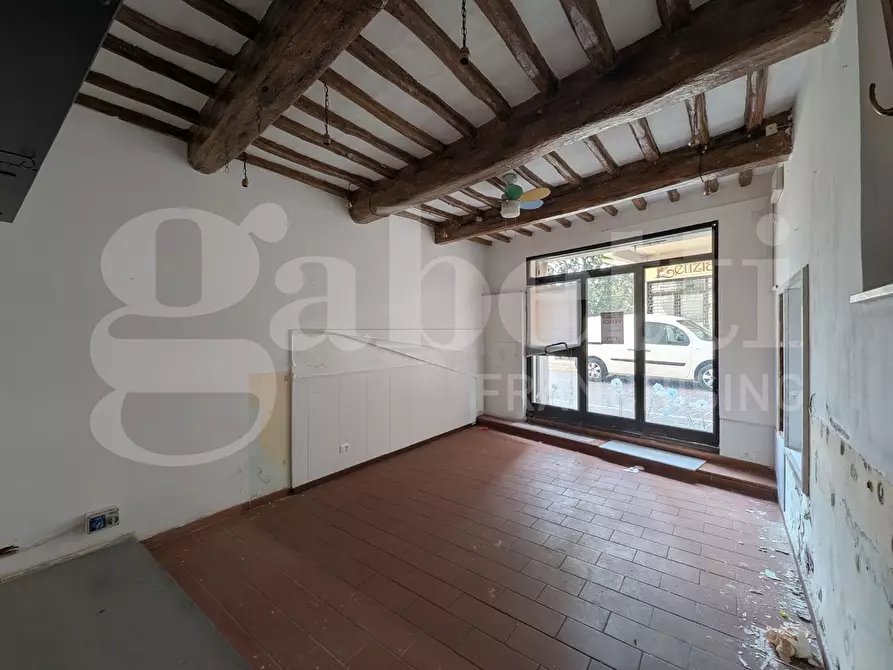 Immagine 3 di Negozio in vendita  in Via ALCIDE DE GASPERI, 14 a Assisi
