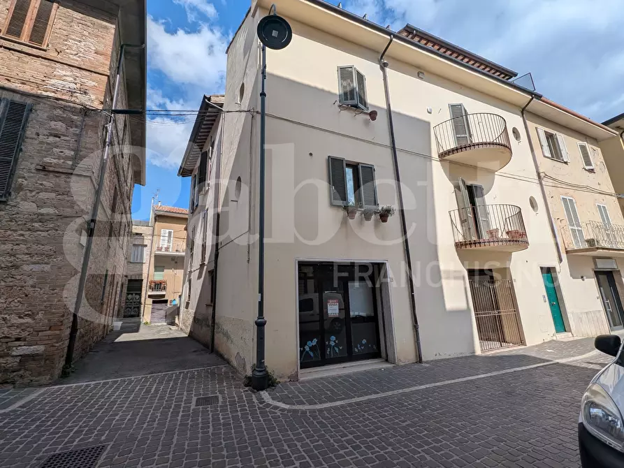 Immagine 1 di Negozio in vendita  in Via ALCIDE DE GASPERI, 14 a Assisi