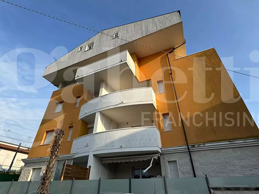 Immagine 14 di Appartamento in vendita  in Via Mazzini, 1 a Tortoreto