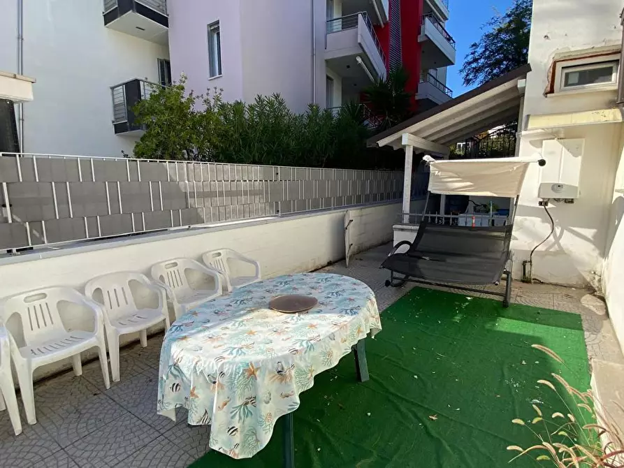 Immagine 1 di Appartamento in vendita  in Via Lungomare Sirena, 18 a Tortoreto