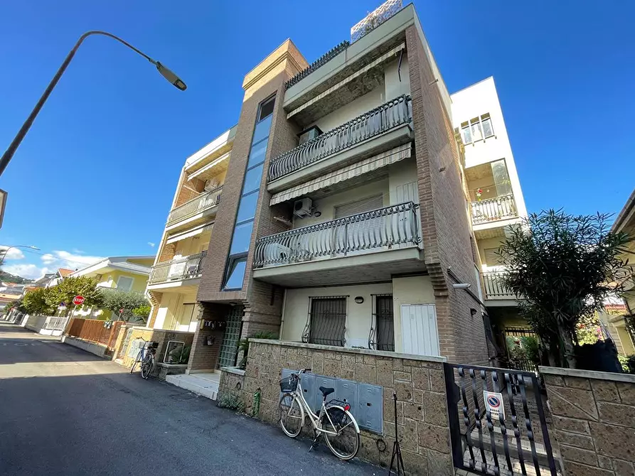 Immagine 1 di Appartamento in vendita  in Via Dei Mille, 25 a Tortoreto