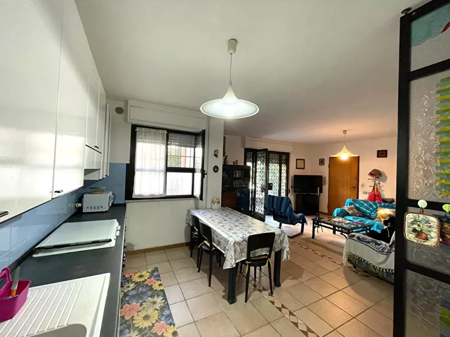 Immagine 6 di Appartamento in vendita  in Via Dei Mille, 25 a Tortoreto