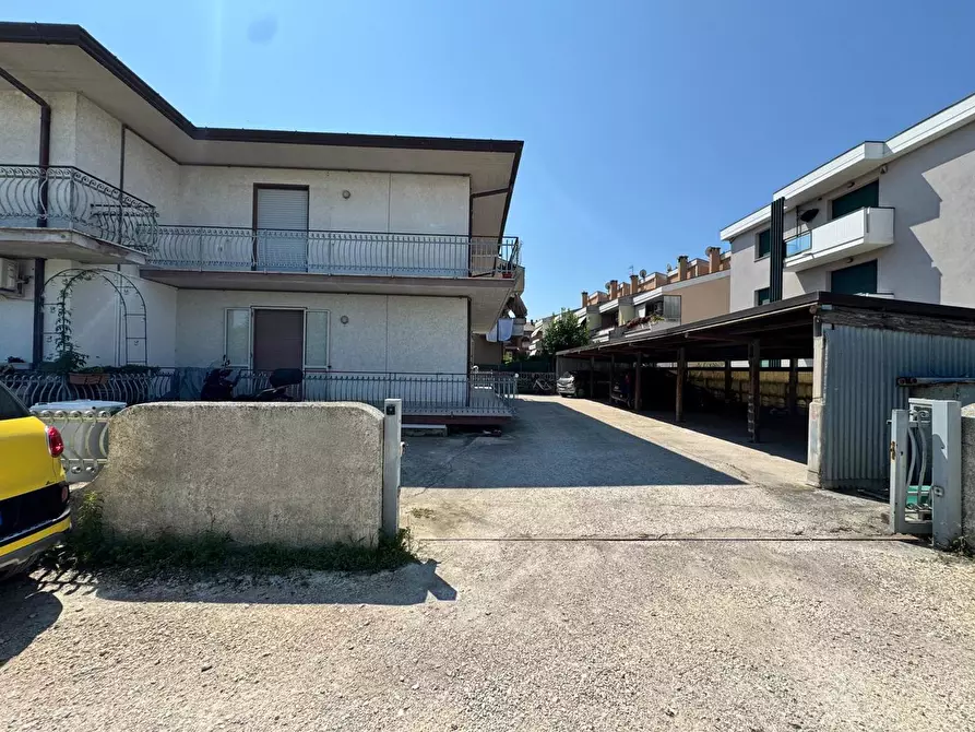 Immagine 21 di Appartamento in vendita  in Via Nazionale Adriatica, 143 a Roseto Degli Abruzzi