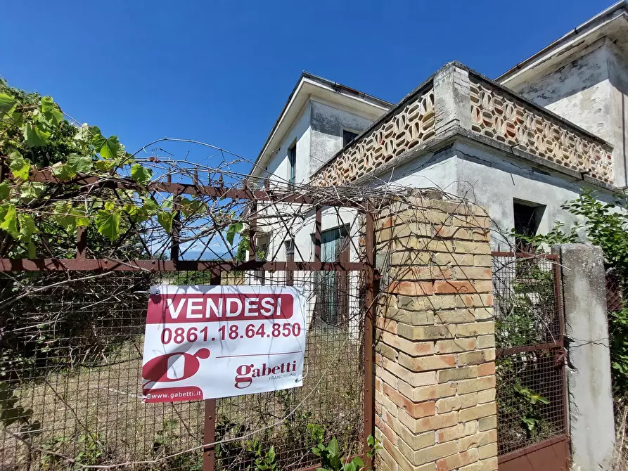 Immagine 4 di Rustico / casale in vendita  in Via Quaresima, snc a Mosciano Sant'angelo