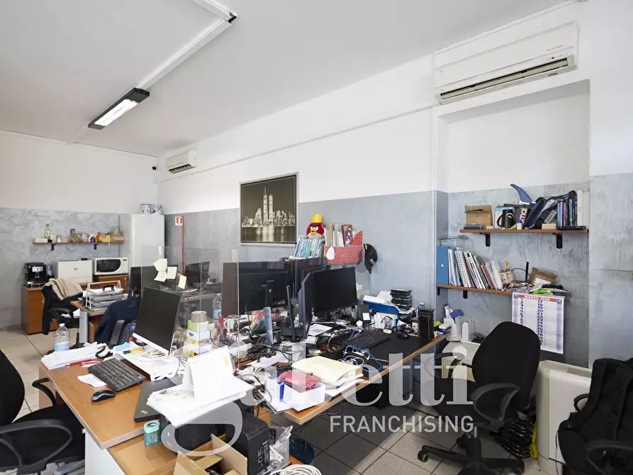 Immagine 25 di Negozio in vendita  in Via Vandalino, 142 a Torino