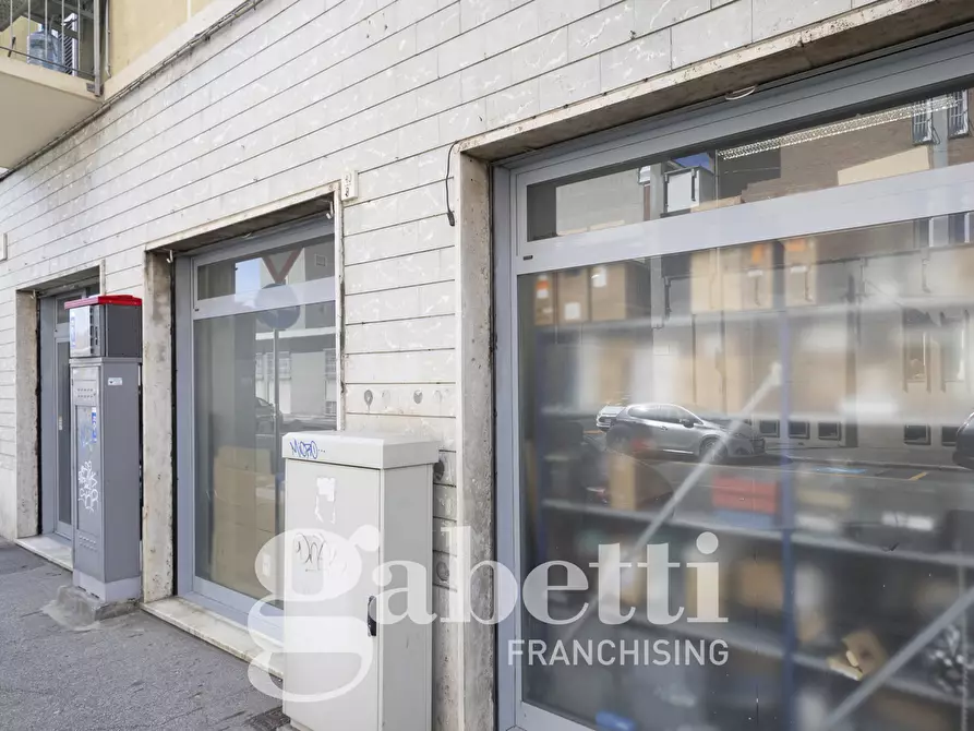 Immagine 2 di Negozio in vendita  in Via Vandalino, 142 a Torino