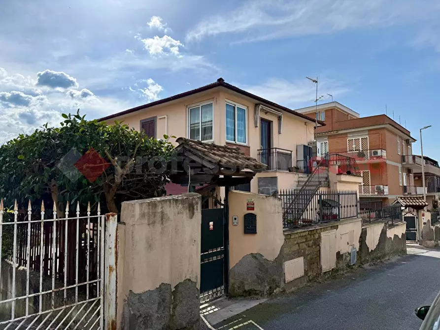 Immagine 2 di Appartamento in vendita  in Via Santena, 15 a Roma