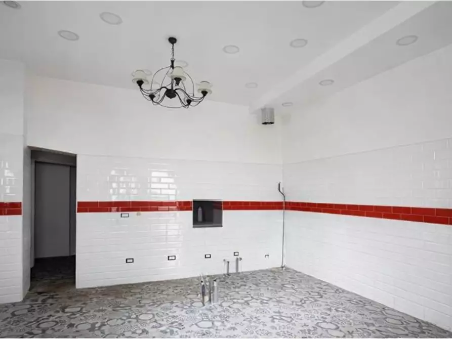 Immagine 2 di Negozio in vendita  in Via Madonna Dell'Arco, snc a Sant'anastasia