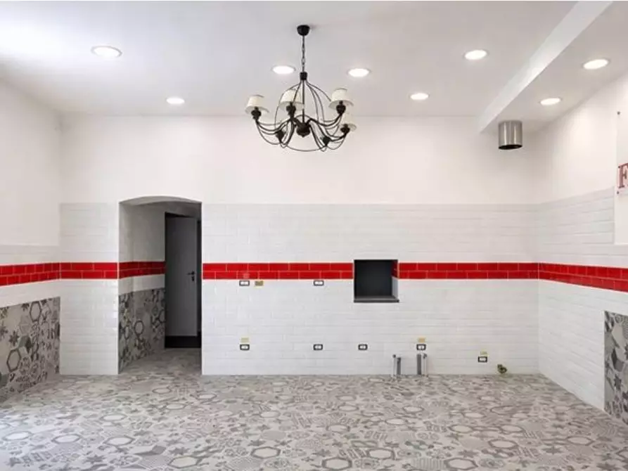 Immagine 1 di Negozio in vendita  in Via Madonna Dell'Arco, snc a Sant'anastasia